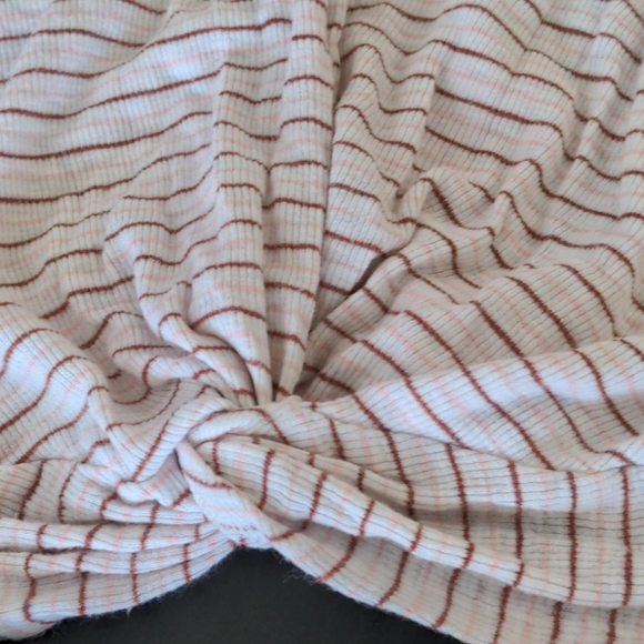 Aerie - Long sleeve twist front crop top - Picture 3 of 5